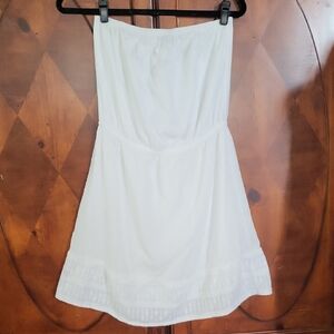 EUC Gap white strapless embroidery 100% cotton summer dress